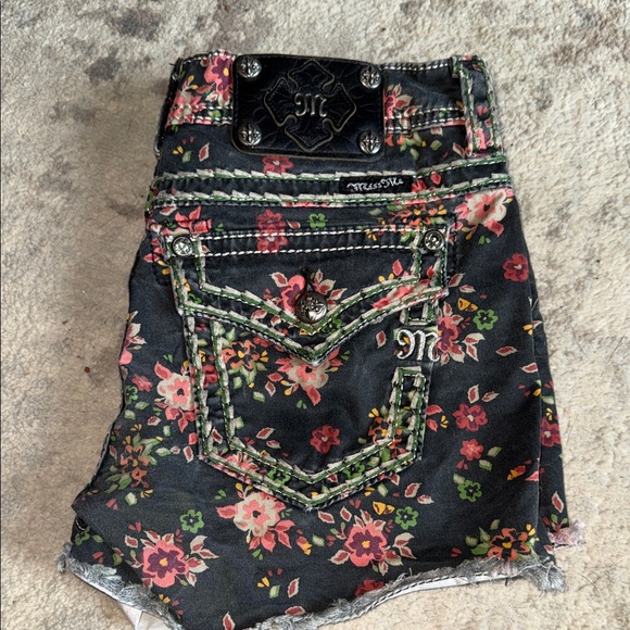 MISS ME SIZE 28 DENIMN cargo Floral Women's Shorts Like new !!! - Picture 5 of 5